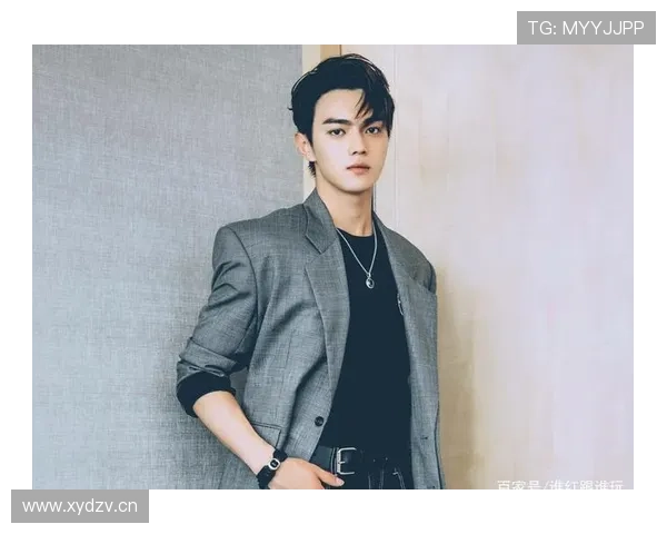 张本智和赛场冷若冰霜，街拍却像精修偶像，哪来的两副脸