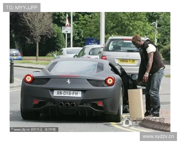 施洋走路带风，背后豪车却让人怀疑他每天能睡几个小时？